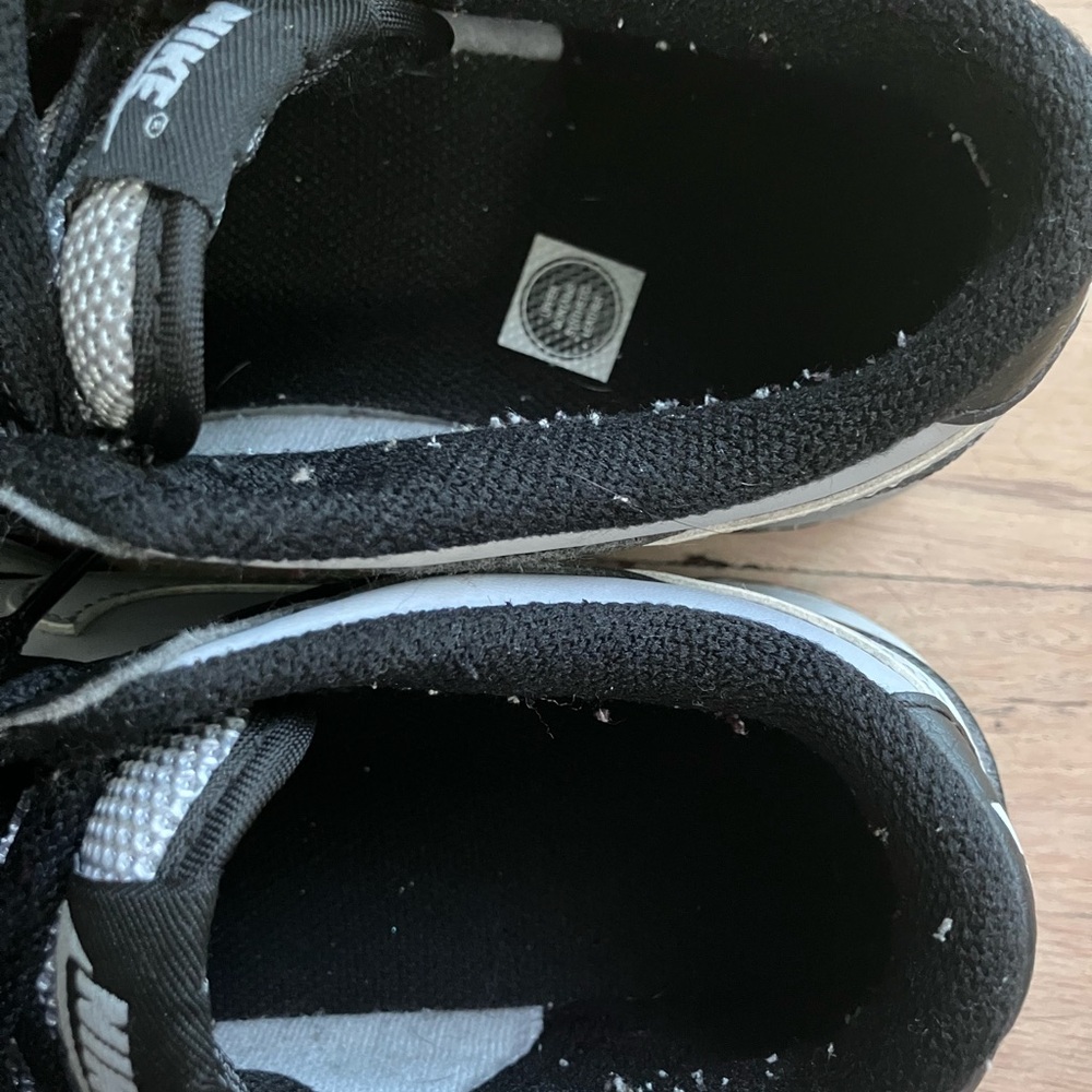 Nike Men's Black and White Sneakers - Picture 4 of 6